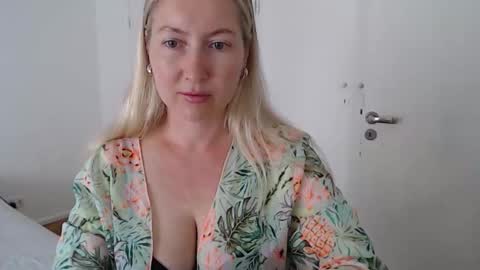 sunbrilliant online show from December 21, 6:58 pm