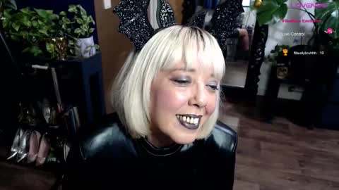 Sunni Knight online show from October 18, 2:27 am