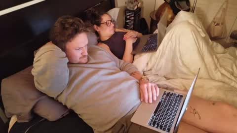 sunnicalicouple online show from May 30, 8:35 am