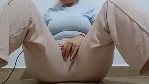 Annie online show from November 11, 6:43 pm