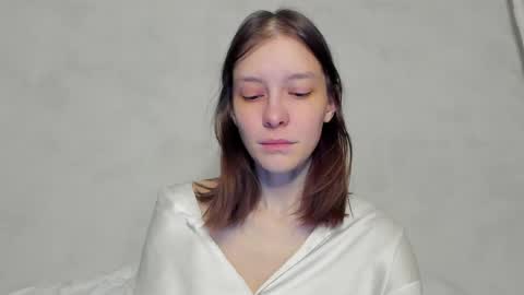 Una online show from May 12, 10:30 pm