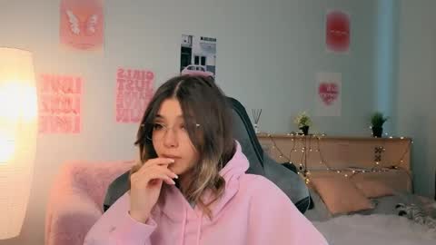 Sara online show from May 2, 1:39 pm