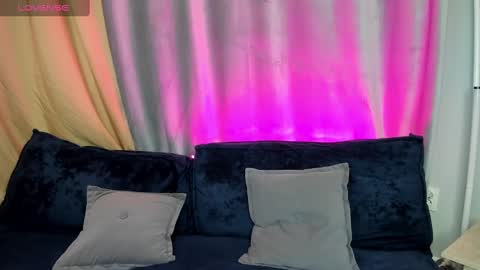 Snapshot of susan__clark chatting on March 7, 1:31 am Annie online show from March 7, 1:31 am