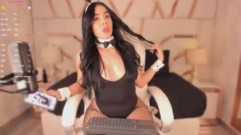 susan_vega_ online show from October 30, 12:06 pm