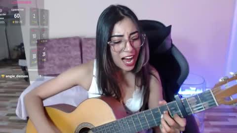 Susana hendrix    online show from March 29, 7:04 pm