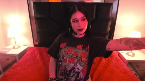 susanvilla online show from November 13, 8:33 pm