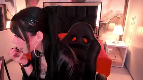 susanvilla online show from January 10, 8:14 pm