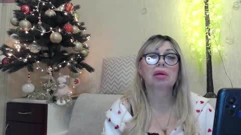 SusieNoreen online show from December 17, 7:48 am