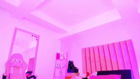 Sussan Nicole  online show from October 20, 12:10 pm