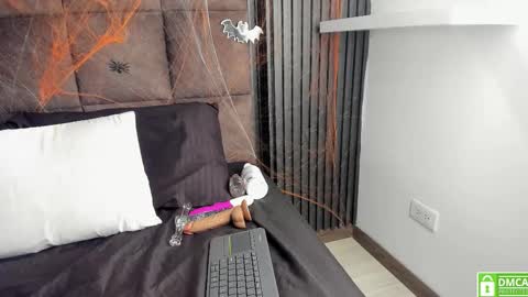 sussy_vixen online show from October 24, 7:47 pm