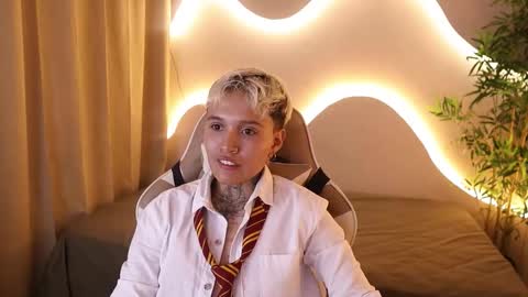 suzu_wolf online show from October 18, 6:50 am