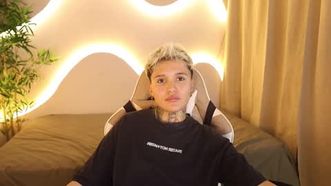 suzu_wolf online show from October 19, 6:51 am