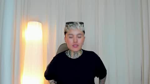 suzu_wolf online show from October 21, 5:23 am