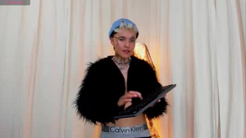 suzu_wolf online show from October 31, 7:09 am