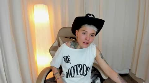 suzu_wolf online show from October 17, 6:39 am