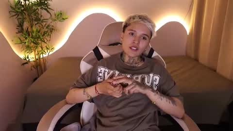 suzu_wolf online show from October 9, 6:08 am