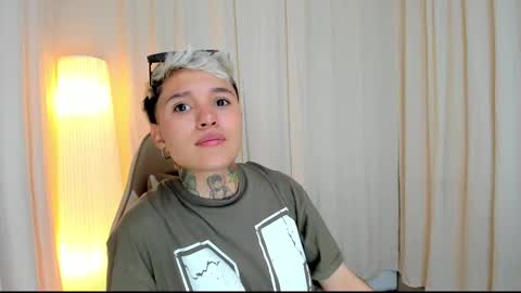 suzu_wolf online show from October 23, 5:42 am