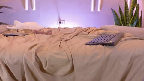 Suzy online show from March 27, 12:05 am