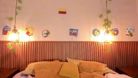 suzylee_ online show from July 7, 7:23 am