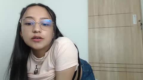 Laura online show from December 12, 6:31 pm