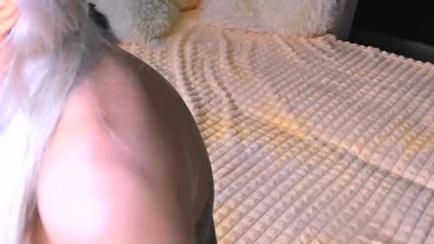 Snapshot of sweet_barbe chatting on September 18, 3:27 pm Alice online show from September 18, 3:27 pm