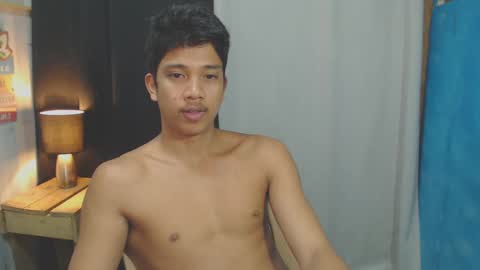 sweet_guyxx online show from January 5, 4:38 pm