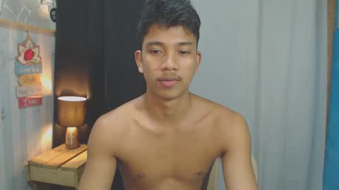 sweet_guyxx online show from January 19, 3:21 pm