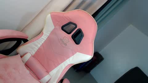 Snapshot of sweet_jessica69xx chatting on December 26, 1:21 pm Jess online show from December 26, 1:21 pm