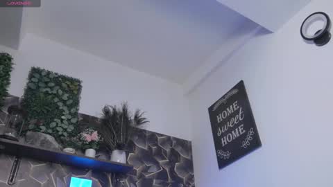 Snapshot of sweet_kitty2000 chatting on February 28, 12:21 am Alesy online show from February 28, 12:21 am