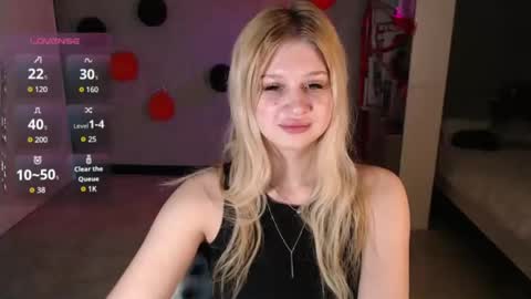 sweet_nicole_333 online show from October 31, 1:44 pm