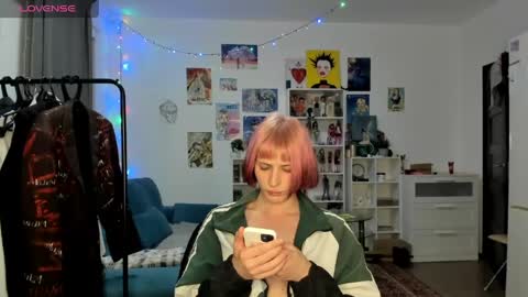 kira online show from April 16, 9:39 pm