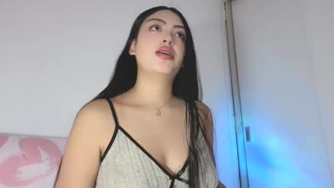 sweet_sophie_7 online show from April 6, 3:15 am