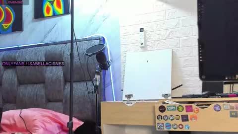 Isabella online show from October 31, 5:35 pm