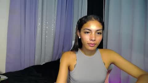 Snapshot of sweet_trishaxx chatting on February 24, 6:27 am Trisha online show from February 24, 6:27 am