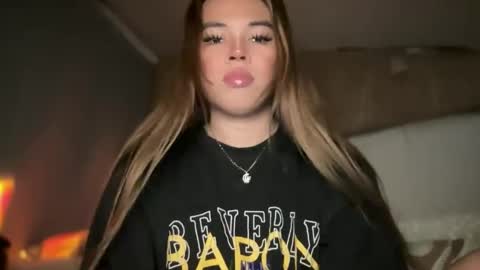 Snapshot of sweetalexa19 chatting on December 26, 5:15 am alexa your one and only queen online show from December 26, 5:15 am