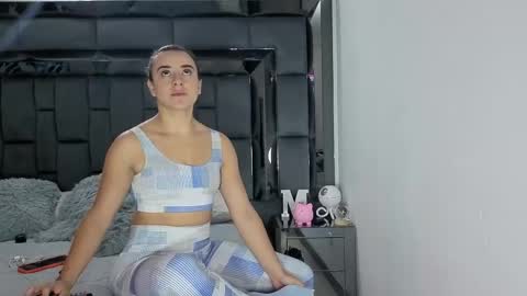 sweetblonde111 online show from May 28, 11:58 pm