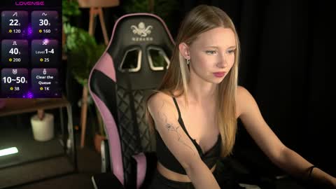 Lina online show from April 1, 3:53 pm