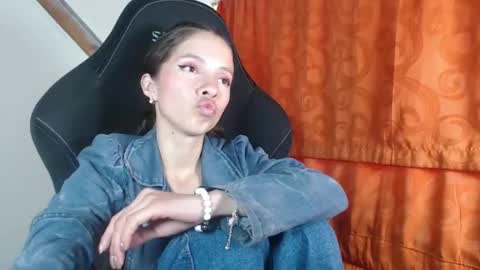 sweetdam12 online show from February 20, 8:25 pm