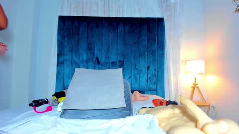 Mia online show from February 26, 6:26 pm