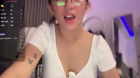 Snapshot of sweetestmallow chatting on January 27, 2:35 pm mallow online show from January 27, 2:35 pm