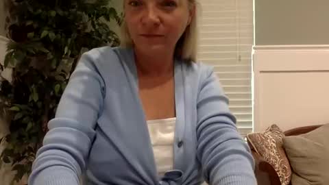 sweetgapeach1 online show from September 18, 2:21 pm