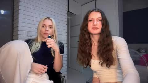 sweetie_kitty888 online show from February 27, 6:22 pm