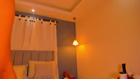 Isabel online show from April 15, 11:35 am