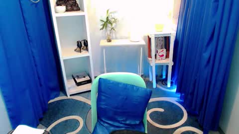 dessiree online show from April 14, 8:50 am