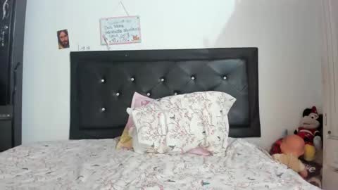 Snapshot of sweetlatinakim chatting on December 18, 10:02 pm Camilo online show from December 18, 10:02 pm