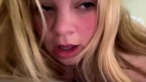 Snapshot of sweetlisa92 chatting on February 21, 2:06 pm Lisa  online show from February 21, 2:06 pm
