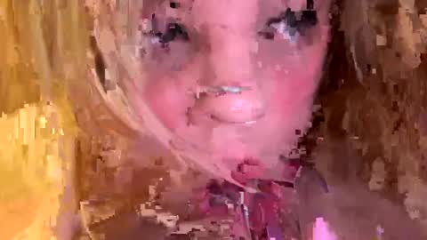 Snapshot of sweetlisa92 chatting on March 10, 10:34 pm Lisa  online show from March 10, 10:34 pm