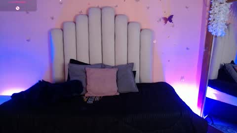 Snapshot of sweetlu_gh chatting on September 19, 7:39 pm Sweetlu online show from September 19, 7:39 pm