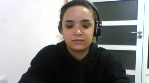 Snapshot of sweetmoonns2 chatting on October 18, 12:15 am sweetmoonns2 online show from October 18, 12:15 am