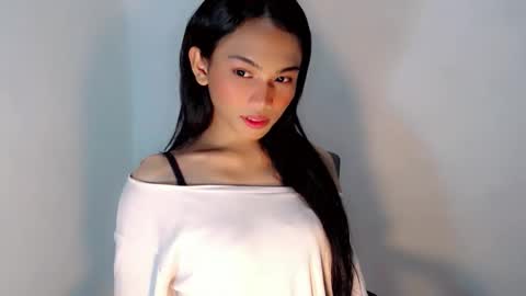 Nia online show from October 19, 12:54 pm